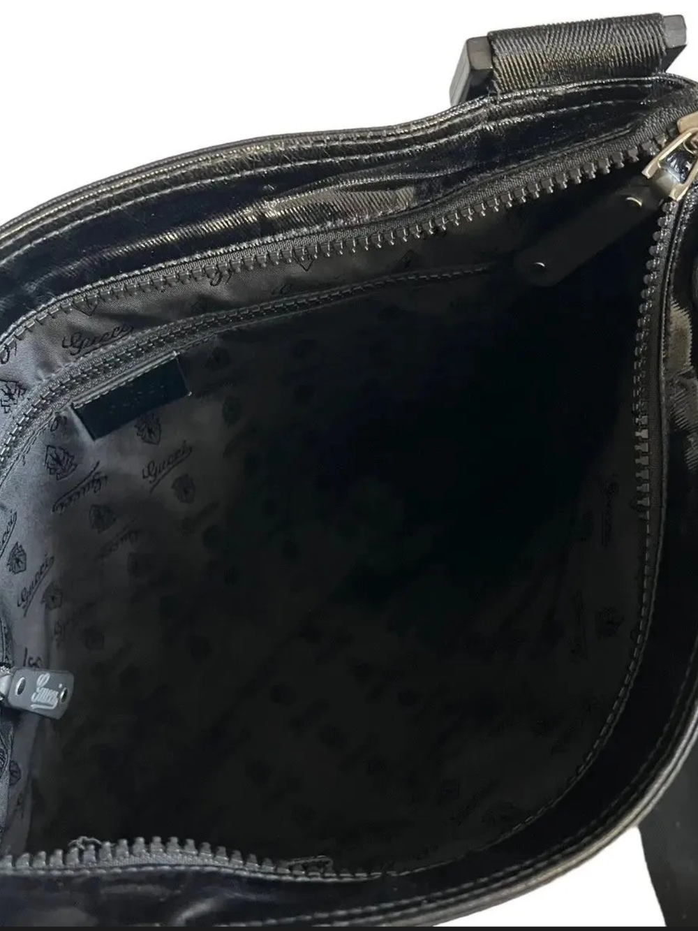 Gucci Crest Emblem Crossbody Messenger Bag - Picture 4 of 16